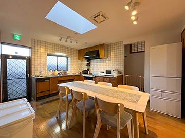 【3～6連泊素泊り】一人旅やビジネス利用にもにもおすすめ！ペットと泊まれる森の中の”一棟貸宿”