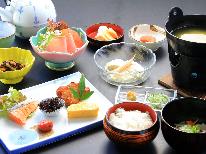 【朝食付】ご飯にお魚・お味噌汁♪皆に好評の新湯温泉旅館の朝食をどうぞ♪