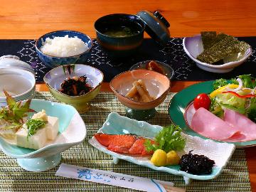 【1泊朝食付】家庭的な優しい味！日本の和朝食を♪湯量豊富な美肌の湯でのんびり[夕食なし]