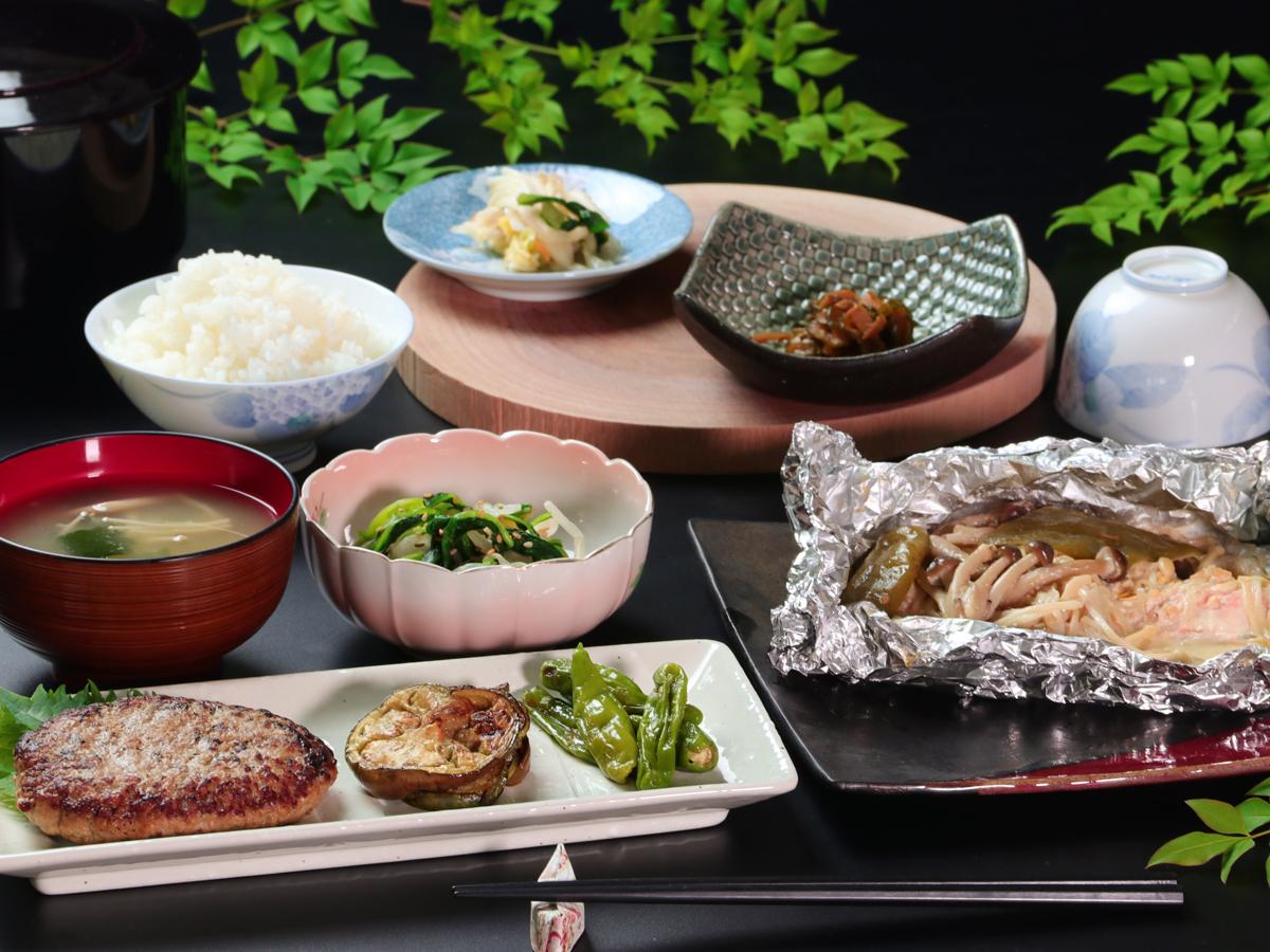 【夕食のみ】朝はのんびり♪日替わり夕食で栄養満点！モリモリ食べて活力を