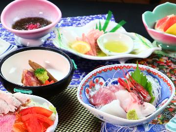 ★［夕食付］海の幸に自信あり！水揚げから直送の新鮮な海鮮料理を楽しむ！朝はゆっくりしたい方向け♪