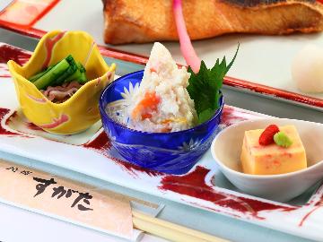 【料理長おまかせ】氷見漁港から仕入れた旬の鮮魚を使った料理長おまかせ■1泊2食付