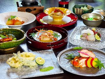 【平日限定◇お子様歓迎】小学4年生まで宿泊代無料！季節のコース料理を五感で愉しむ≪1泊2食≫