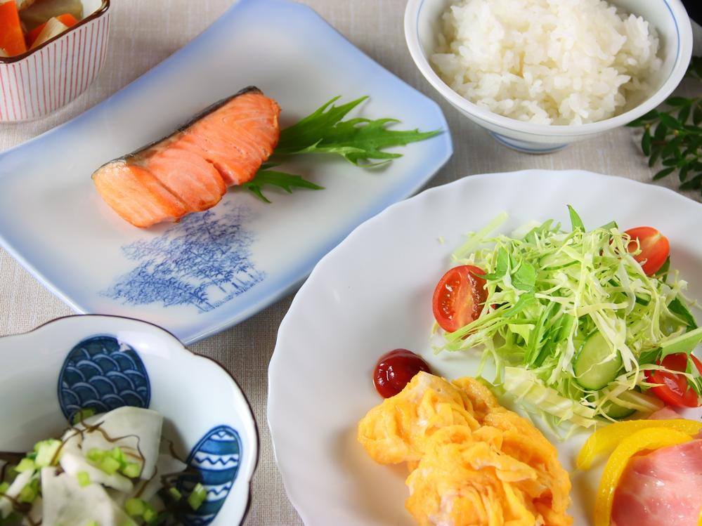 【朝食付】栄養バランスが良くておいしい♪雀の宿の朝ごはん。フェアトレードコーヒーつき