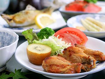 【夕食付】朝はのんびり過ごしたい方にピッタリ！夕食は地元食材を使った女将手作りの田舎料理を♪