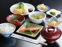【朝食付】しっかり 和朝食を食べてご出発♪夕食は自由に、ゆったり岩風呂でリラックス！