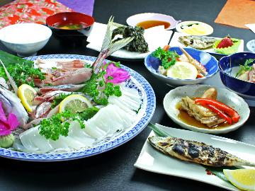 魚好きにたまらない！！獲れたての魚介を大判振る舞い　漁師宿が皿盛り海鮮コース