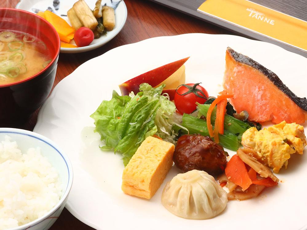 【朝食付】家族旅行応援☆朝食食べたらすぐゲレンデへ♪栂池スキー場徒歩10秒！≪割引きリフト券あり≫