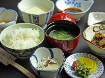 夕食は地元グルメ。朝食はのんびりと当館で。朝食付きプラン