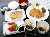 【2食付き】ボリューム満点日替わり定食♪