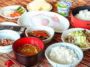 【シングルユース】ツインルームをお一人利用♪日替わりメニューの身体にやさしい朝ごはん【朝食付き】