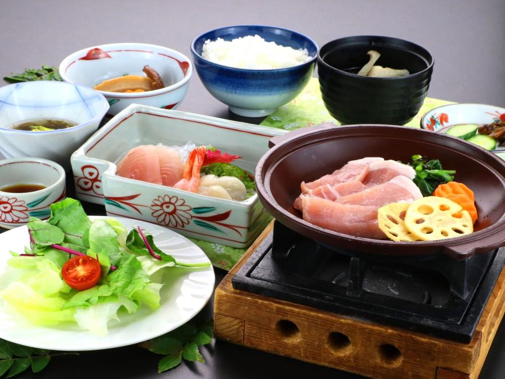 【スタンダード】やわらかくてジューシー♪越後もち豚と旬野菜の陶板焼き[2食付]