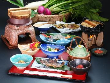 【期間限定★特典付】五箇山食材や採れたての山菜を”もっとたくさん”味わう♪グレードアップ＋ワンドリンクサービス《1泊2食》